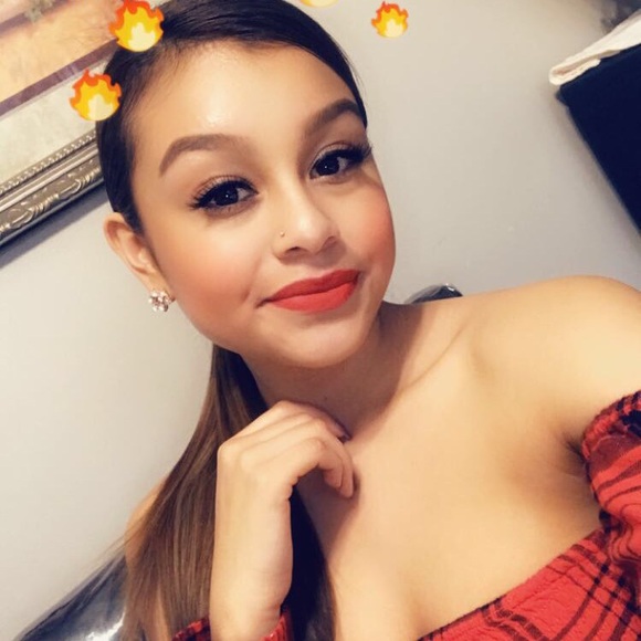 Meet your Posher, Yari - Picture 1 of 1